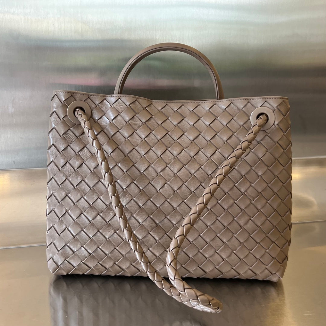 Bottega Veneta BV MEDIUM ANDIAMO 32CM CHOCOLATE LAMBSKIN