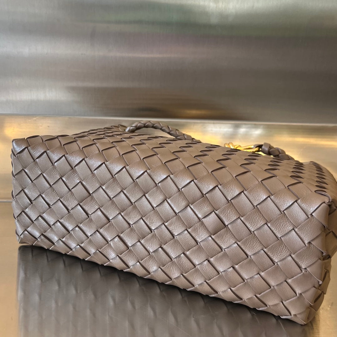 Bottega Veneta BV MEDIUM ANDIAMO 32CM CHOCOLATE LAMBSKIN