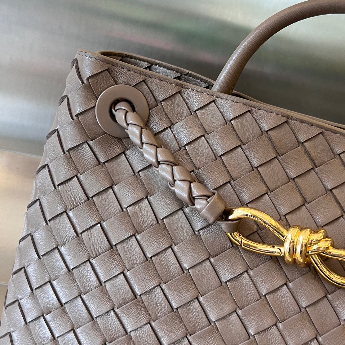 Bottega Veneta BV MEDIUM ANDIAMO 32CM CHOCOLATE LAMBSKIN