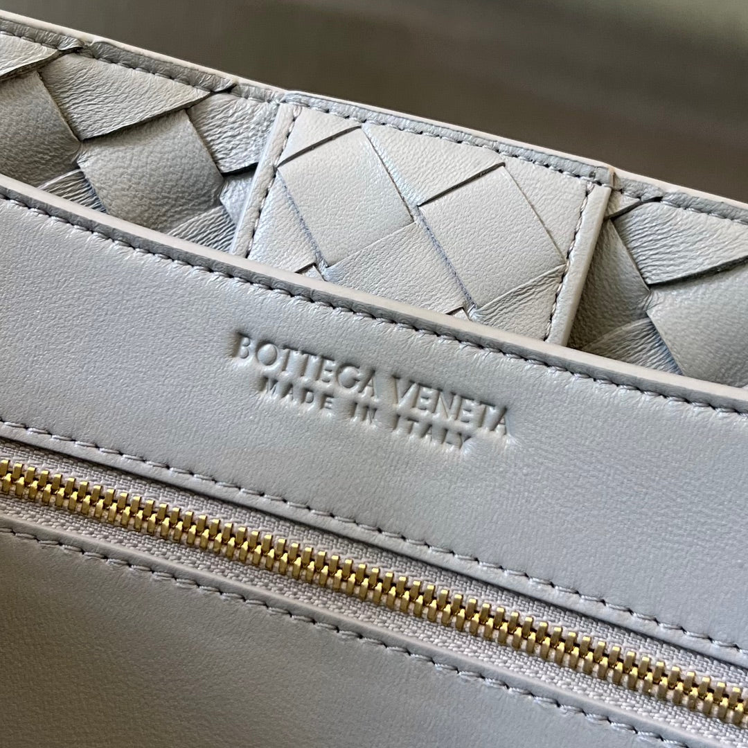 Bottega Veneta BV MEDIUM ANDIAMO 32CM GREY LAMBSKIN