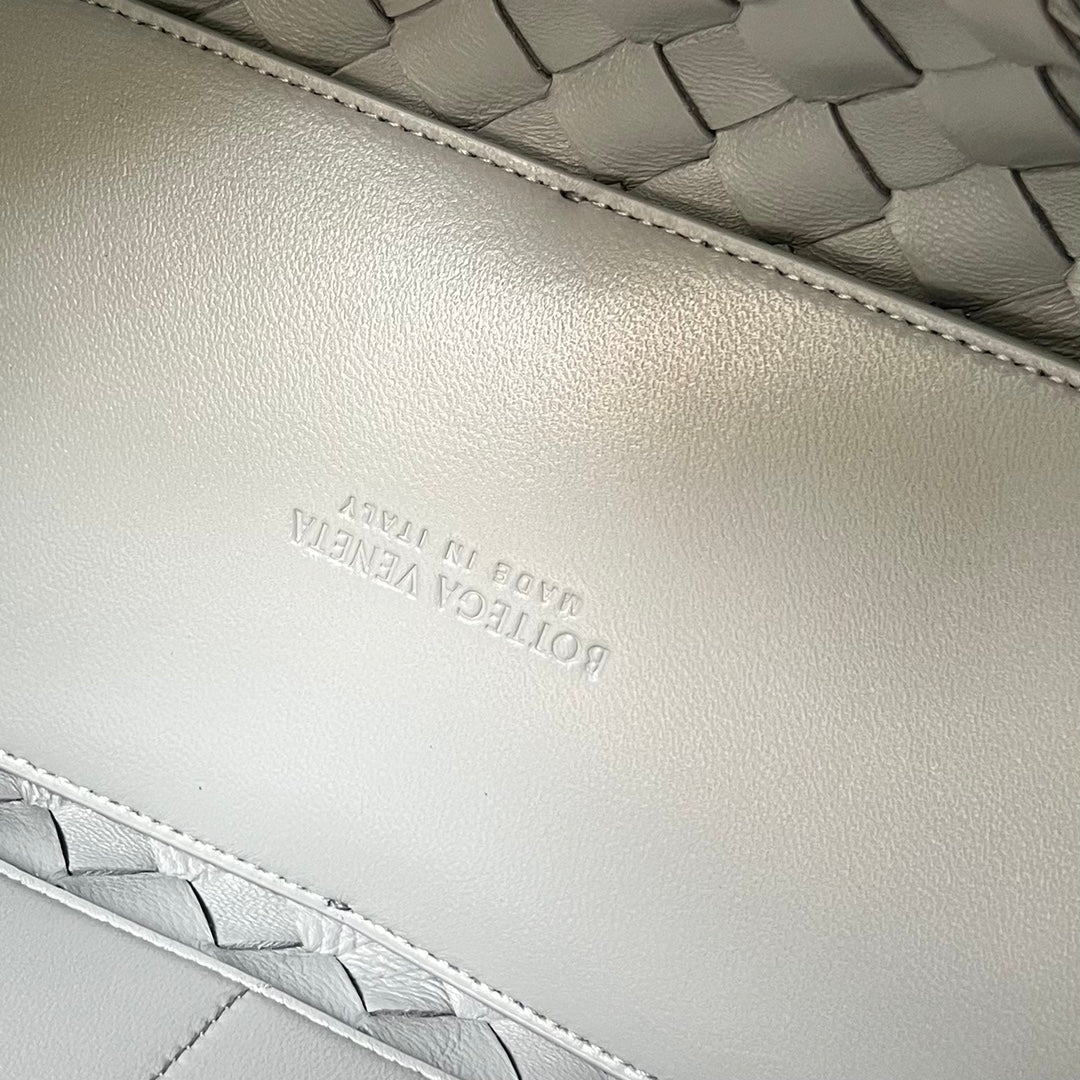 Bottega Veneta BV MEDIUM ANDIAMO 32CM GREY LAMBSKIN