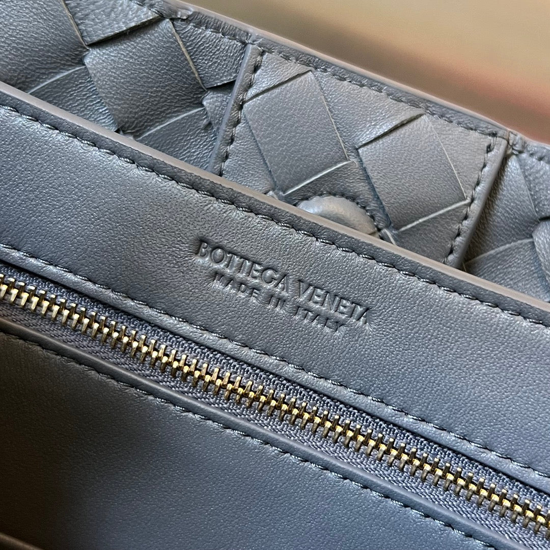 Bottega Veneta BV SMALL ANDIAMO 25CM DARK GREY LAMBSKIN