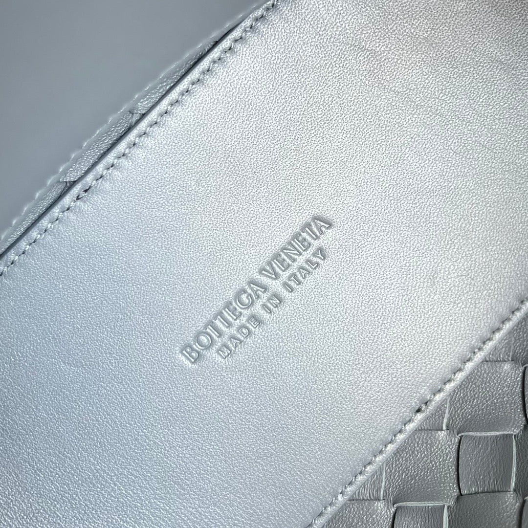 Bottega Veneta BV SMALL ANDIAMO 25CM DARK GREY LAMBSKIN