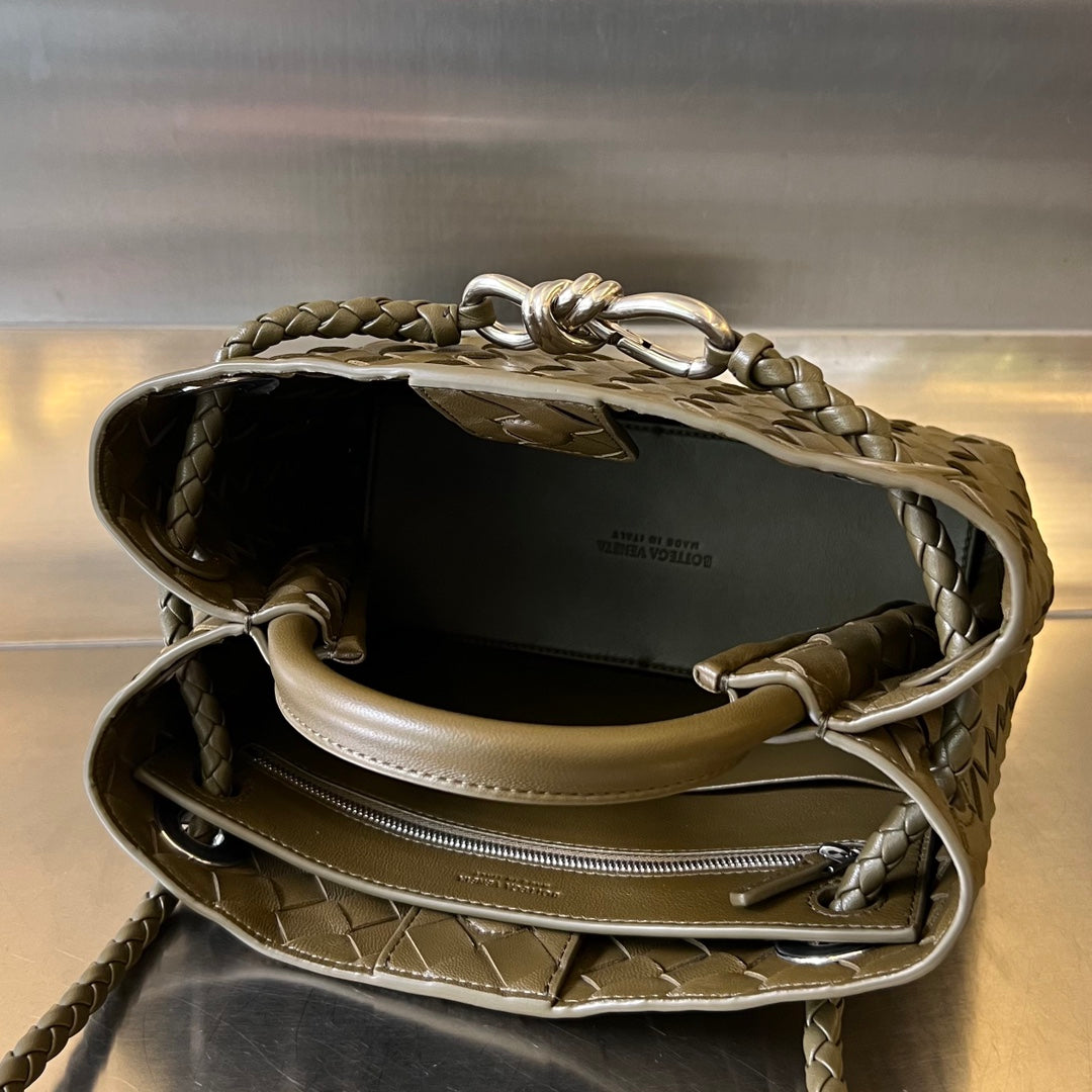 Bottega Veneta BV SMALL ANDIAMO 25CM DARK OLIVE LAMBSKIN