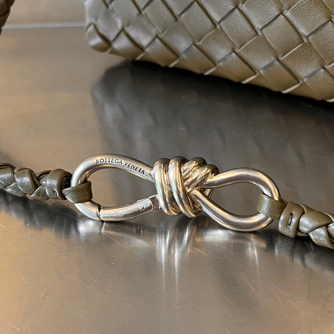 Bottega Veneta BV SMALL ANDIAMO 25CM DARK OLIVE LAMBSKIN