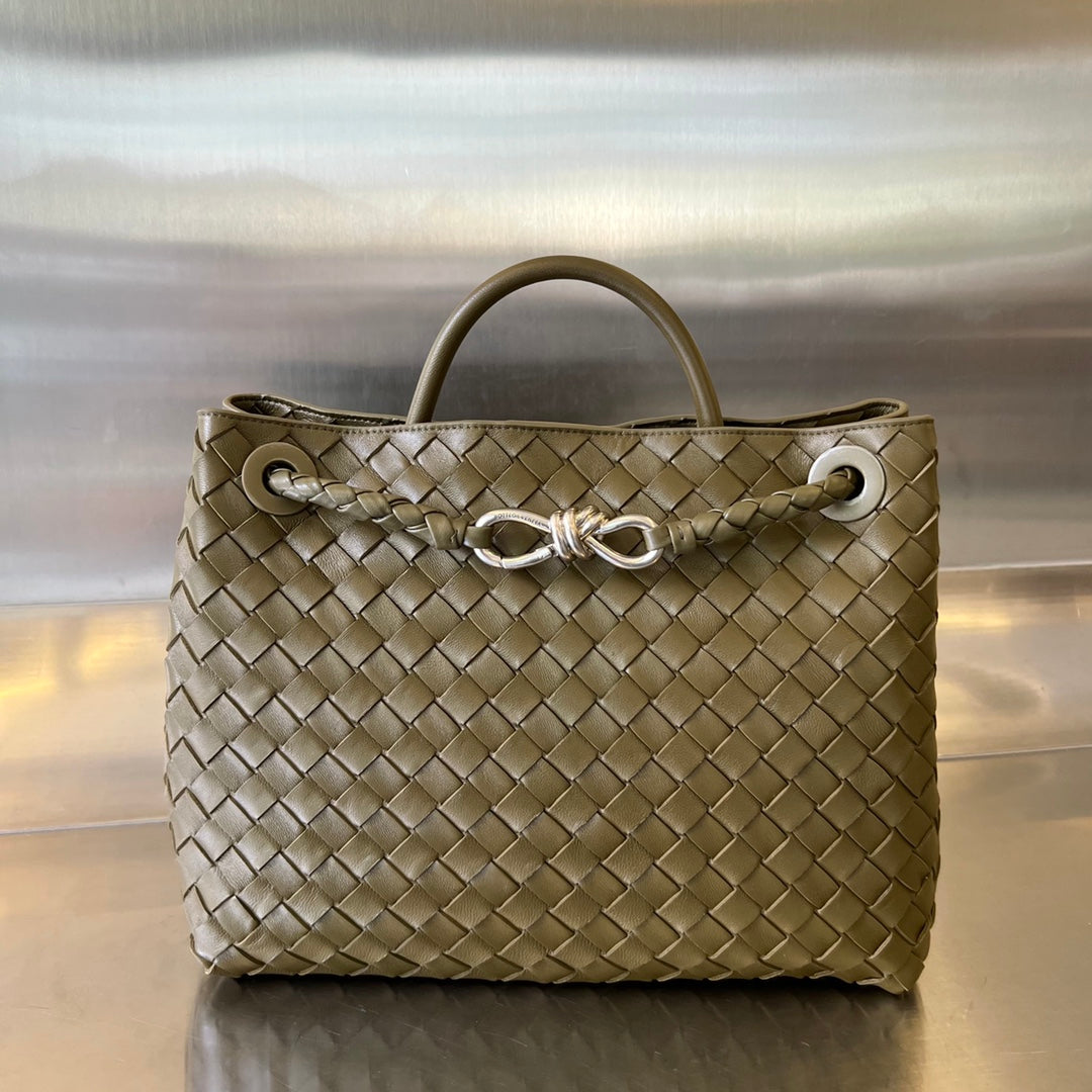 Bottega Veneta BV MEDIUM ANDIAMO 32CM OLIVE LAMBSKIN