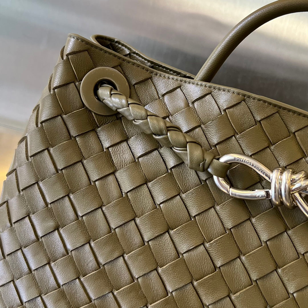 Bottega Veneta BV MEDIUM ANDIAMO 32CM OLIVE LAMBSKIN