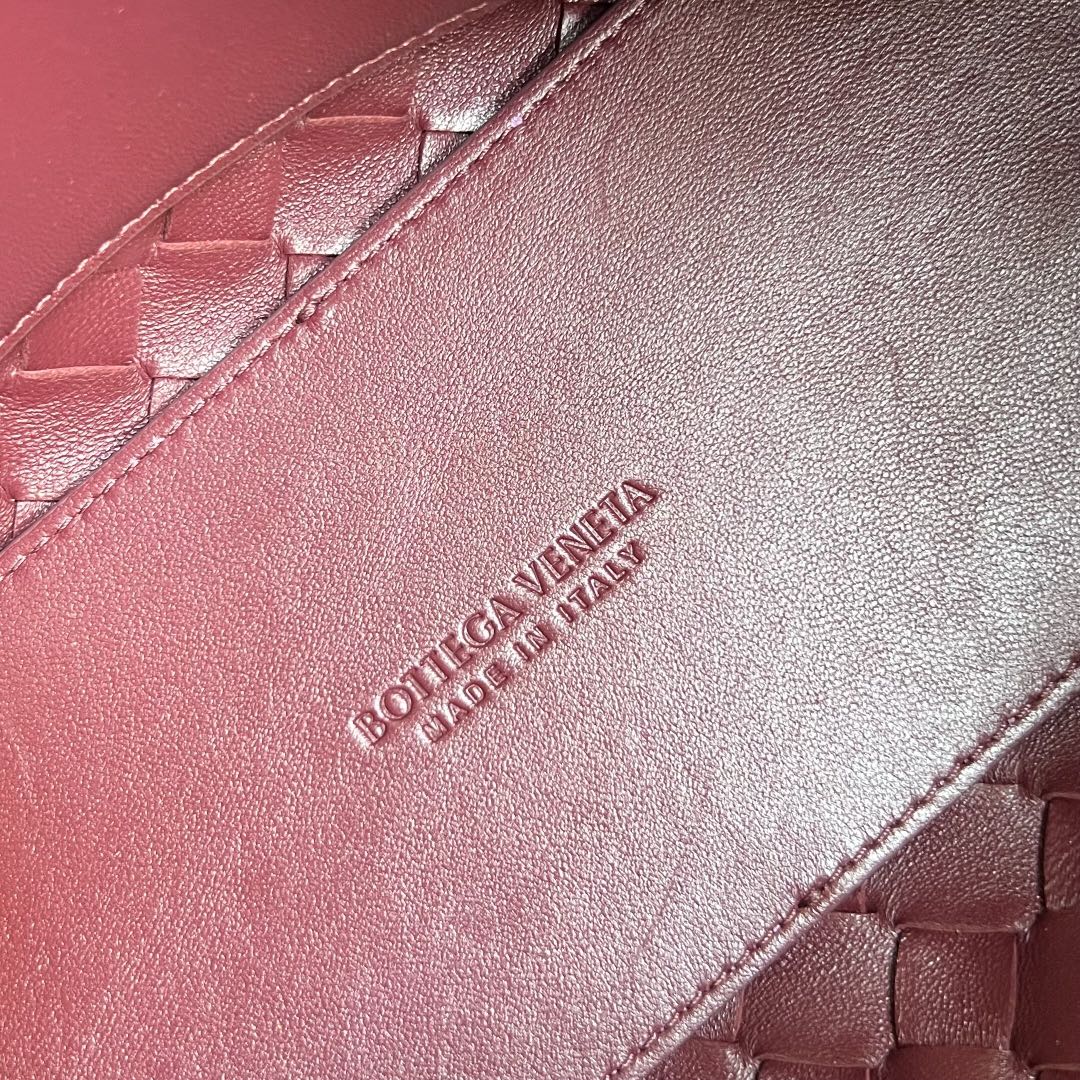 Bottega Veneta BV SMALL ANDIAMO 25CM DARK RED LAMBSKIN