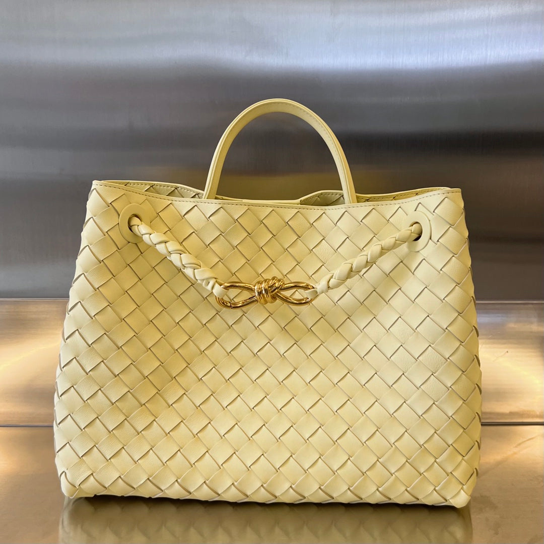 Bottega Veneta BV MEDIUM ANDIAMO 32CM LIME LAMBSKIN
