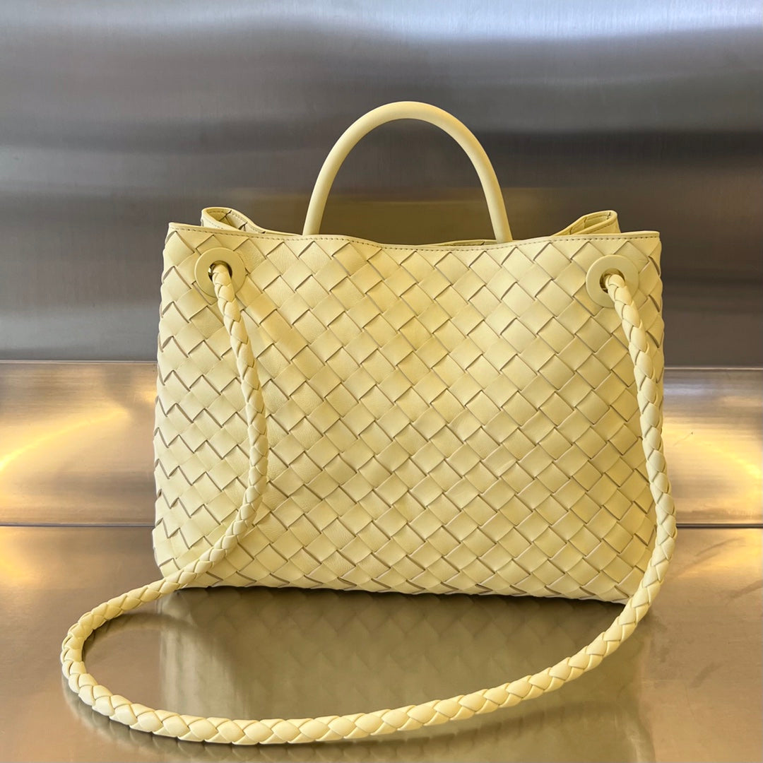 Bottega Veneta BV MEDIUM ANDIAMO 32CM LIME LAMBSKIN