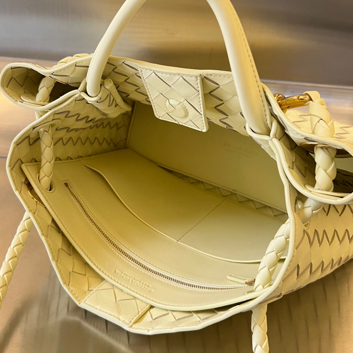 Bottega Veneta BV MEDIUM ANDIAMO 32CM LIME LAMBSKIN