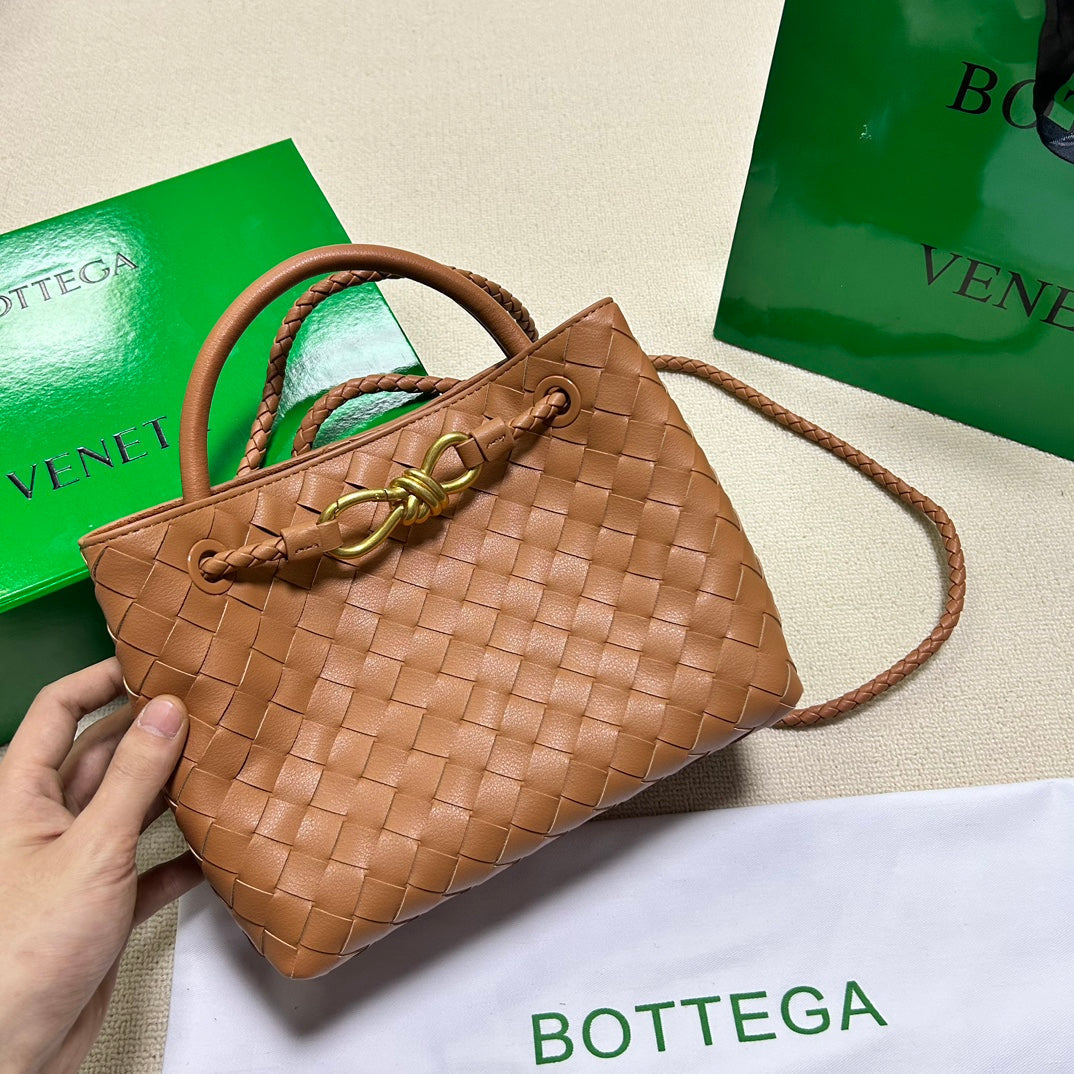 Bottega Veneta BV SMALL ANDIAMO 25CM GOLD LAMBSKIN