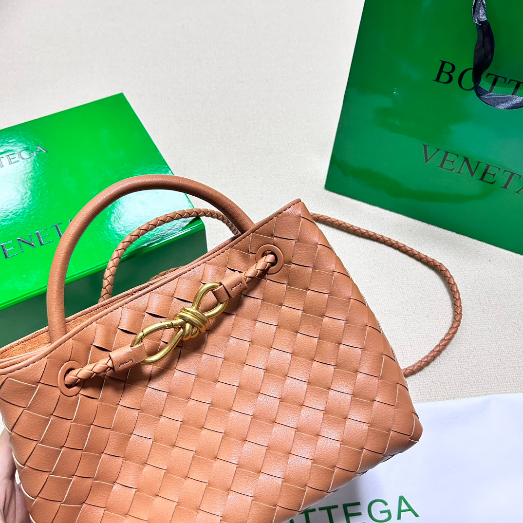 Bottega Veneta BV SMALL ANDIAMO 25CM GOLD LAMBSKIN