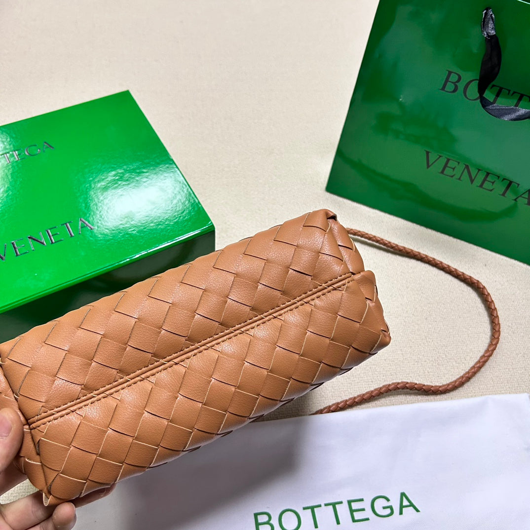 Bottega Veneta BV SMALL ANDIAMO 25CM GOLD LAMBSKIN