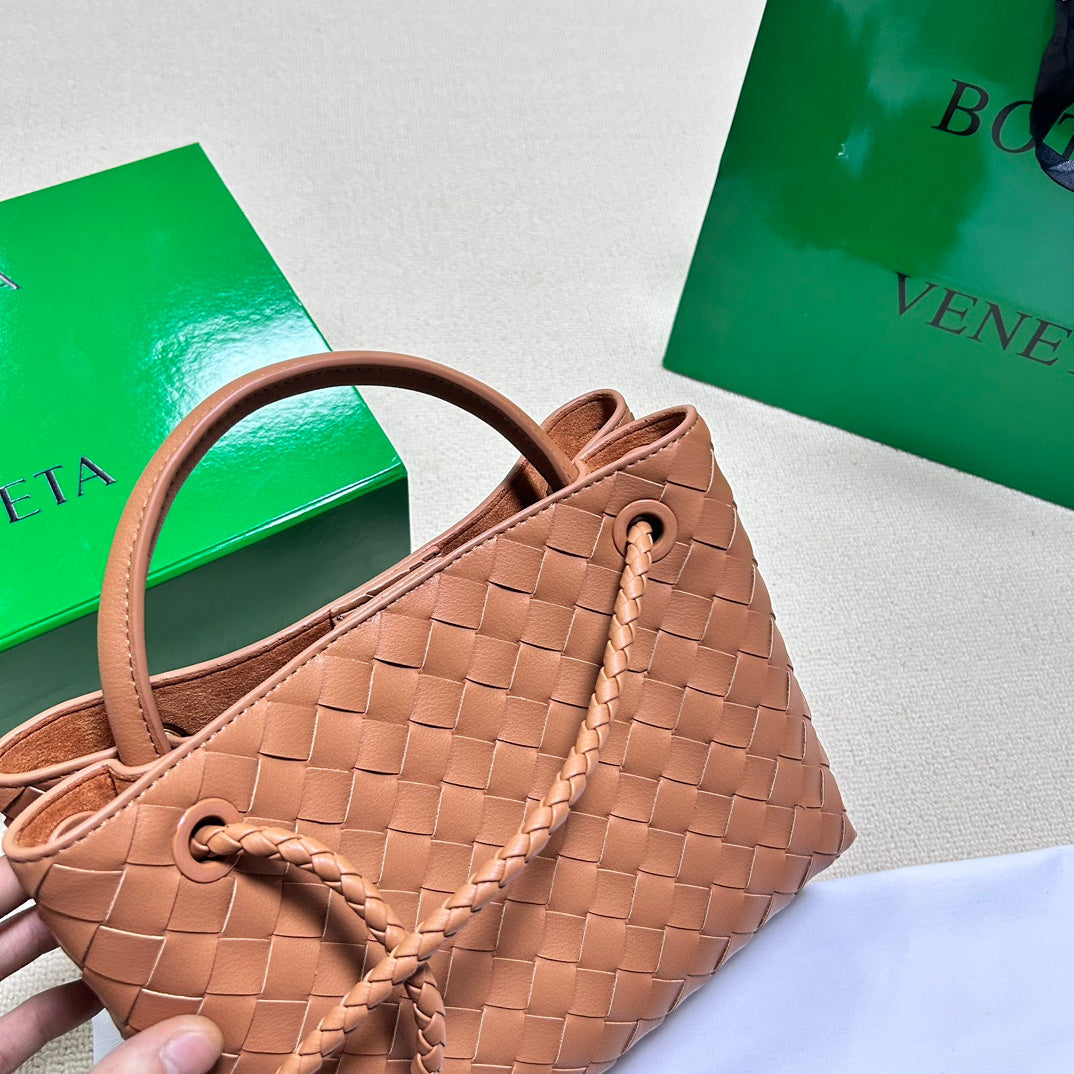 Bottega Veneta BV SMALL ANDIAMO 25CM GOLD LAMBSKIN