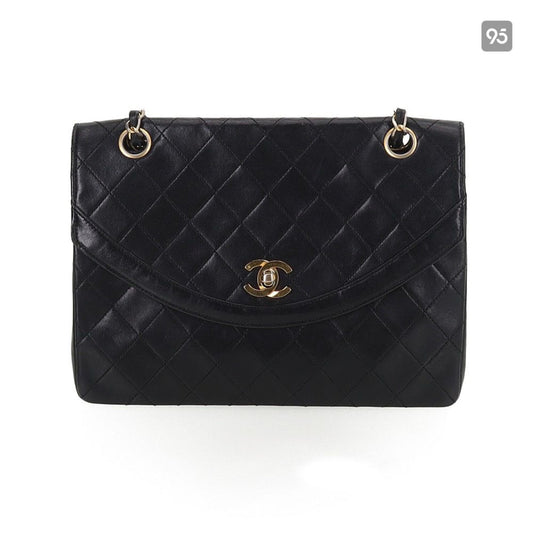 Chanel CC Quilted Leather Flap Bag Leather Shoulder Bag in New Condition