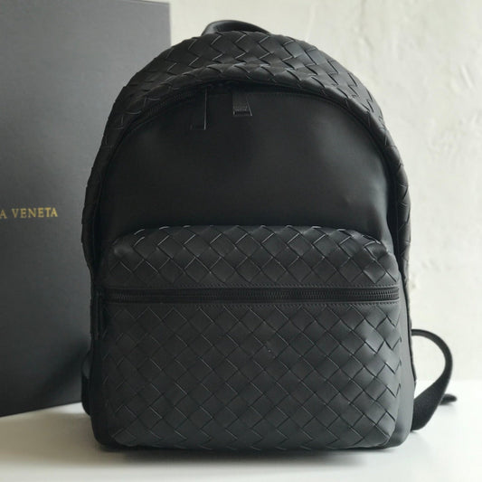 Bottega Veneta SMALL INTRECCIATO 41 BACKPACK IN BLACK CALFSKIN