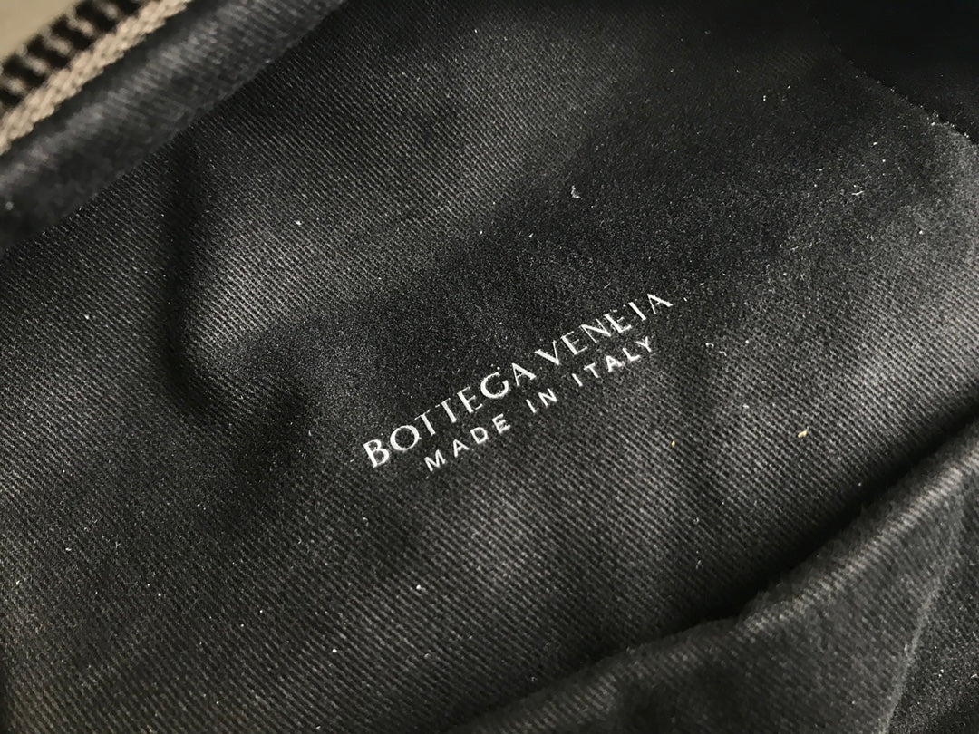 Bottega Veneta SMALL INTRECCIATO 41 BACKPACK IN CHARCOAL BLACK CALFSKIN