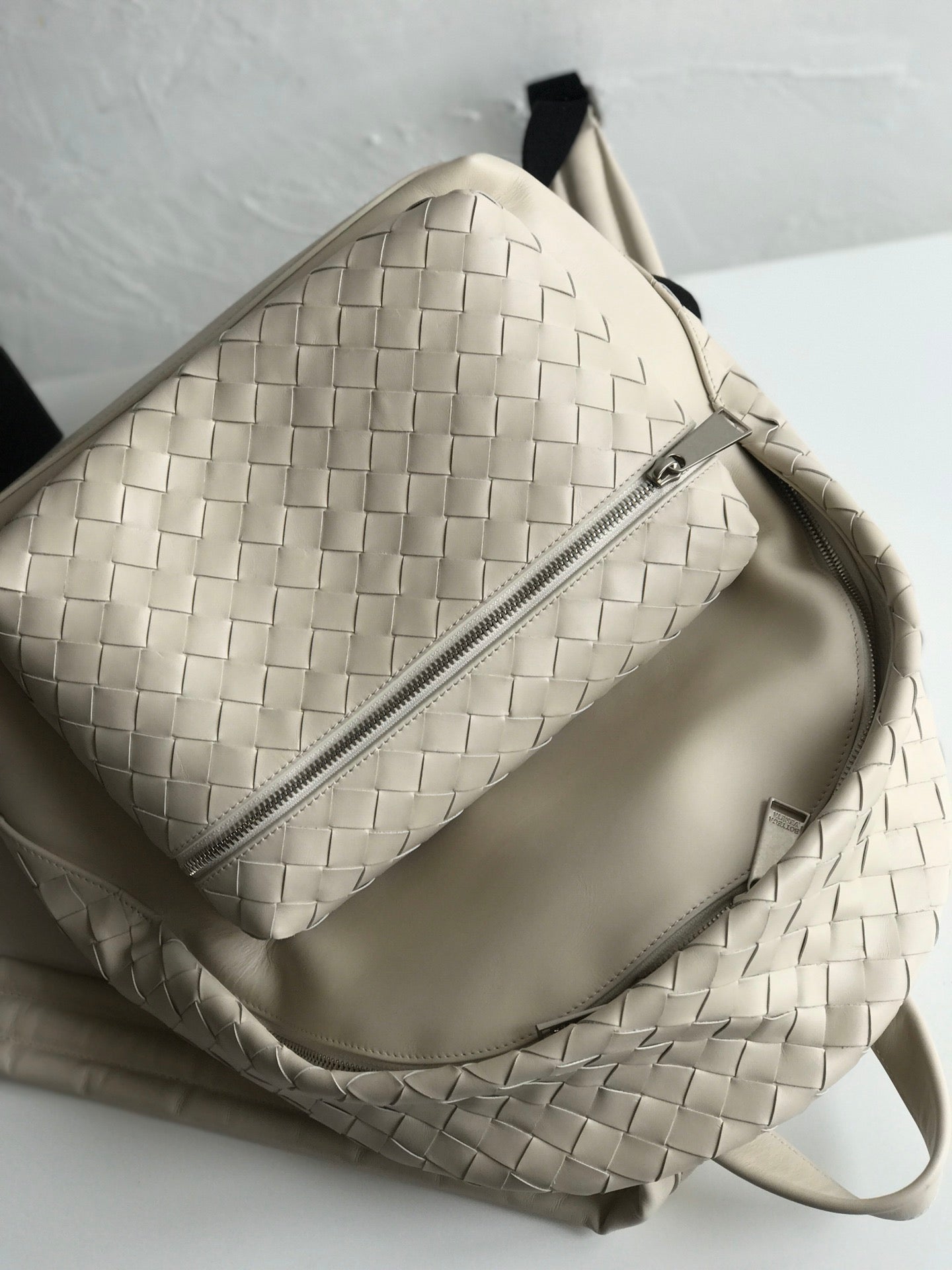 Bottega Veneta SMALL INTRECCIATO 41 BACKPACK IN BEIGE CALFSKIN