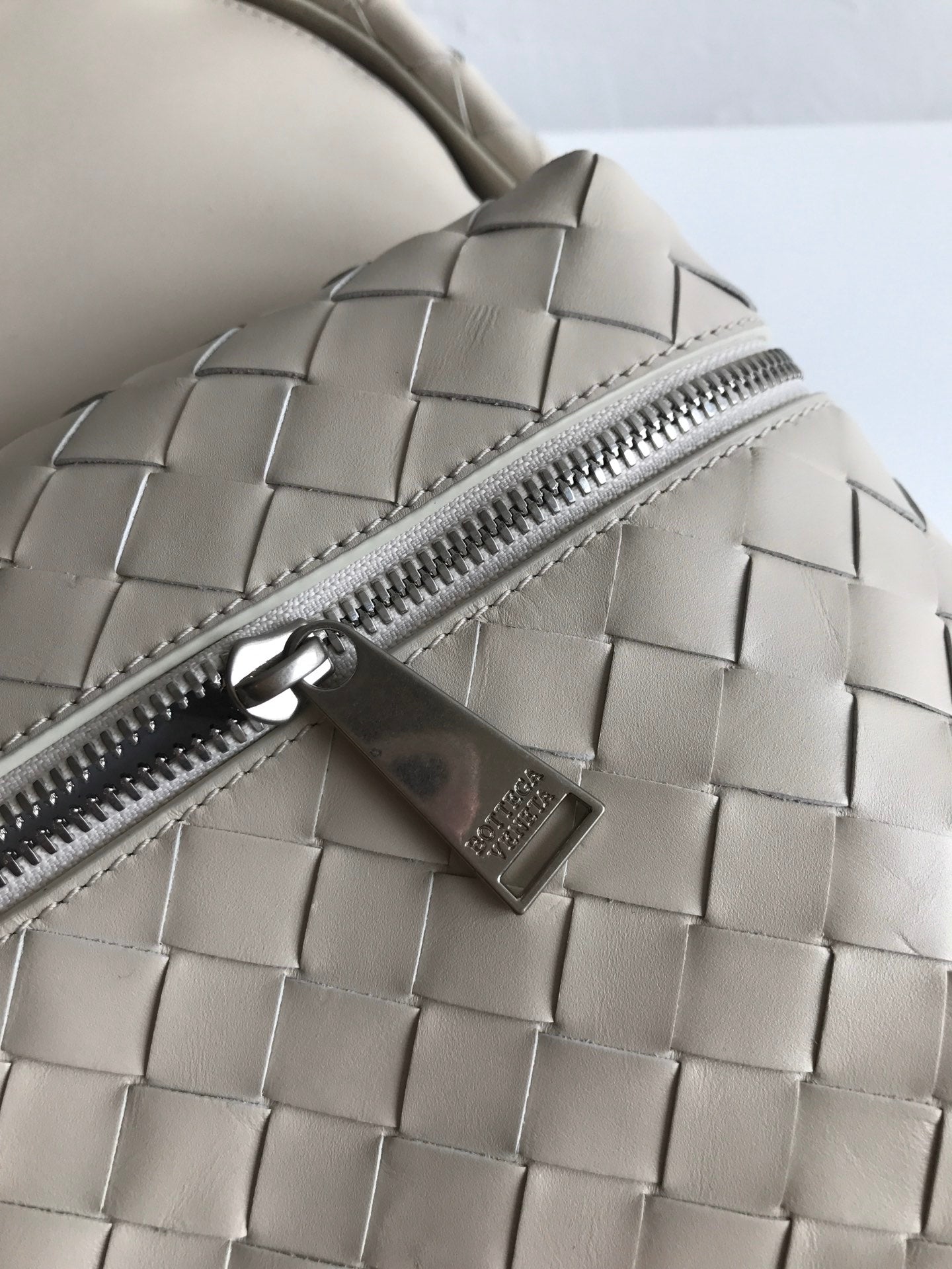 Bottega Veneta SMALL INTRECCIATO 41 BACKPACK IN BEIGE CALFSKIN