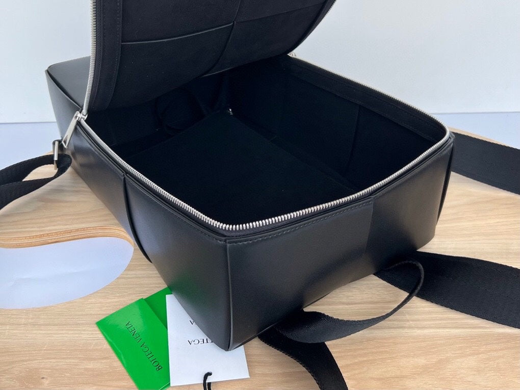 Bottega Veneta WOVEN BACKPACK 34 IN BLACK LAMBSKIN