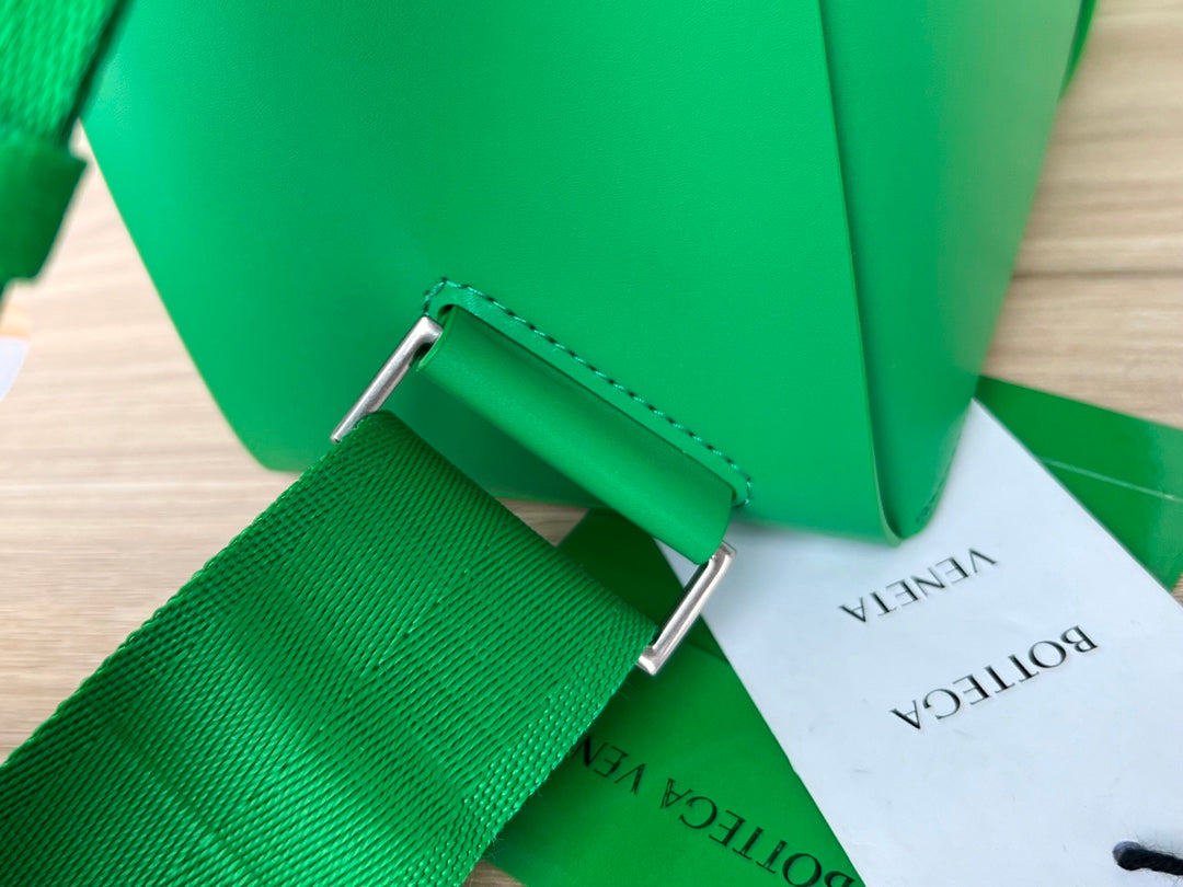 Bottega Veneta WOVEN BACKPACK 34 IN EMERALD GREEN LAMBSKIN