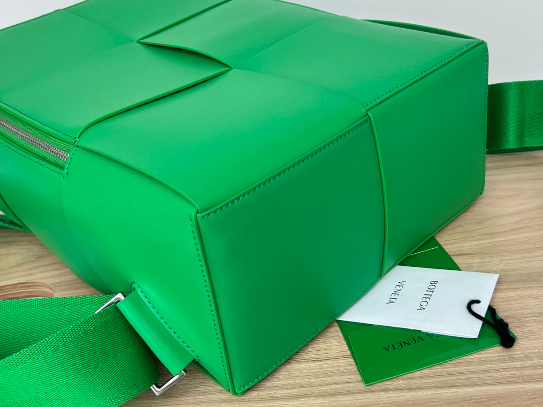 Bottega Veneta WOVEN BACKPACK 34 IN EMERALD GREEN LAMBSKIN