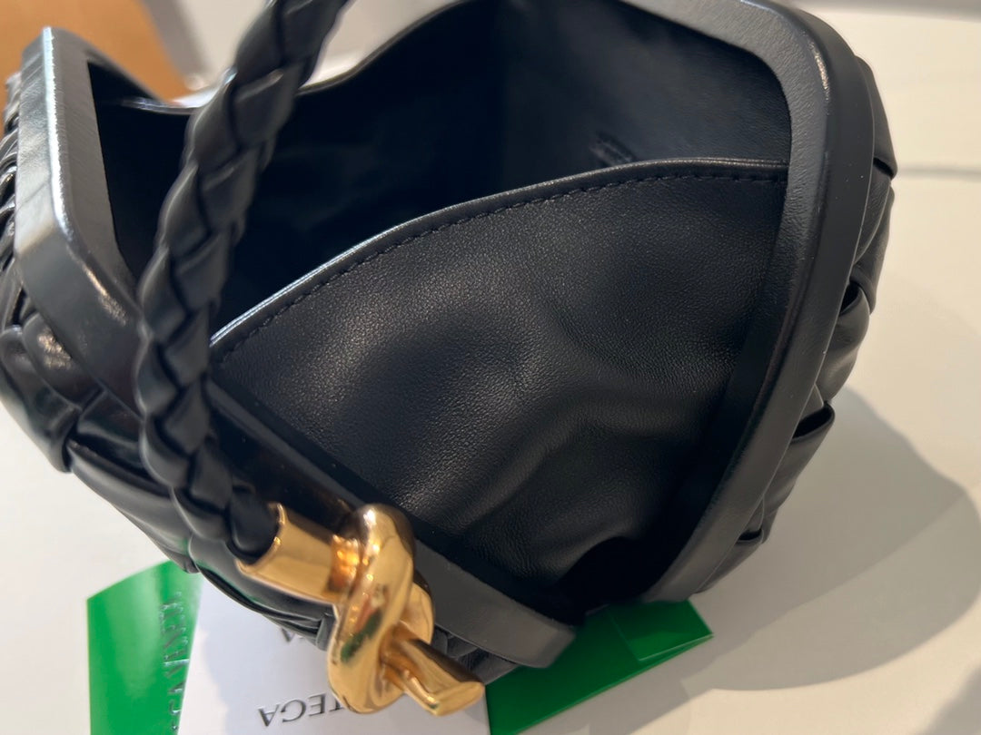 Bottega Veneta KNOT 20 IN BLACK LAMBSKIN WITH CHAIN