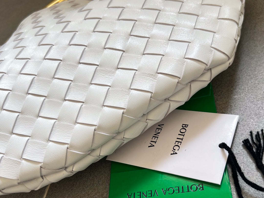 Bottega Veneta SARDINE 33 WITH CHAIN IN WHITE LAMBSKIN