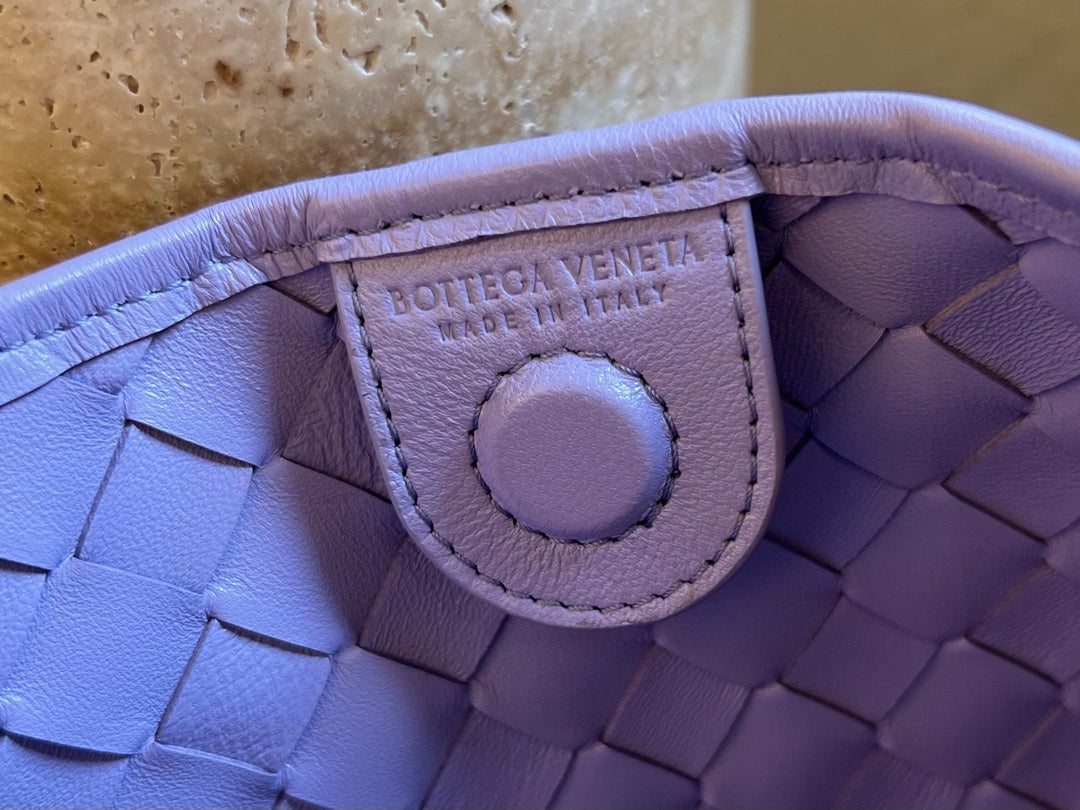 Bottega Veneta SARDINE 33 WITH CHAIN IN LIGHT PURPLE LAMBSKIN