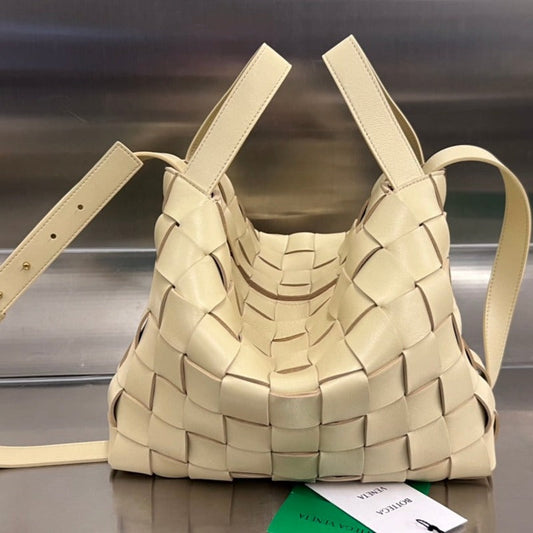 Bottega Veneta MEDIUM 28 CASSETTE BEIGE LAMBSKIN