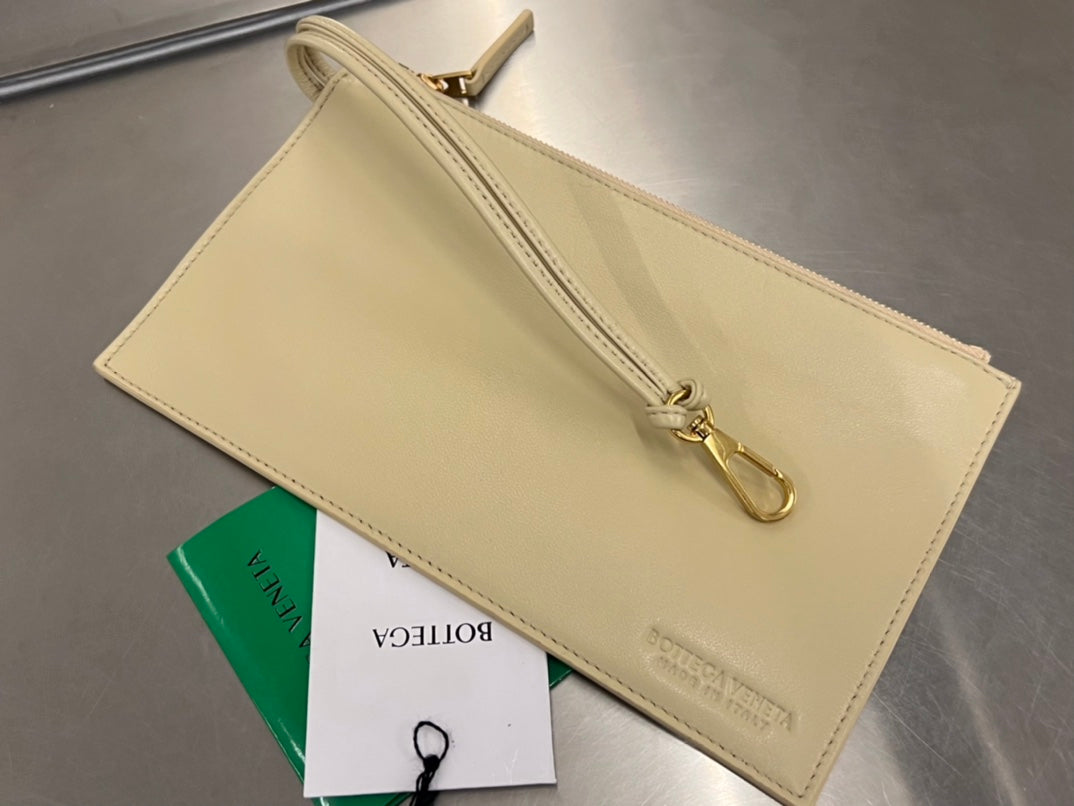 Bottega Veneta MEDIUM 28 CASSETTE BEIGE LAMBSKIN