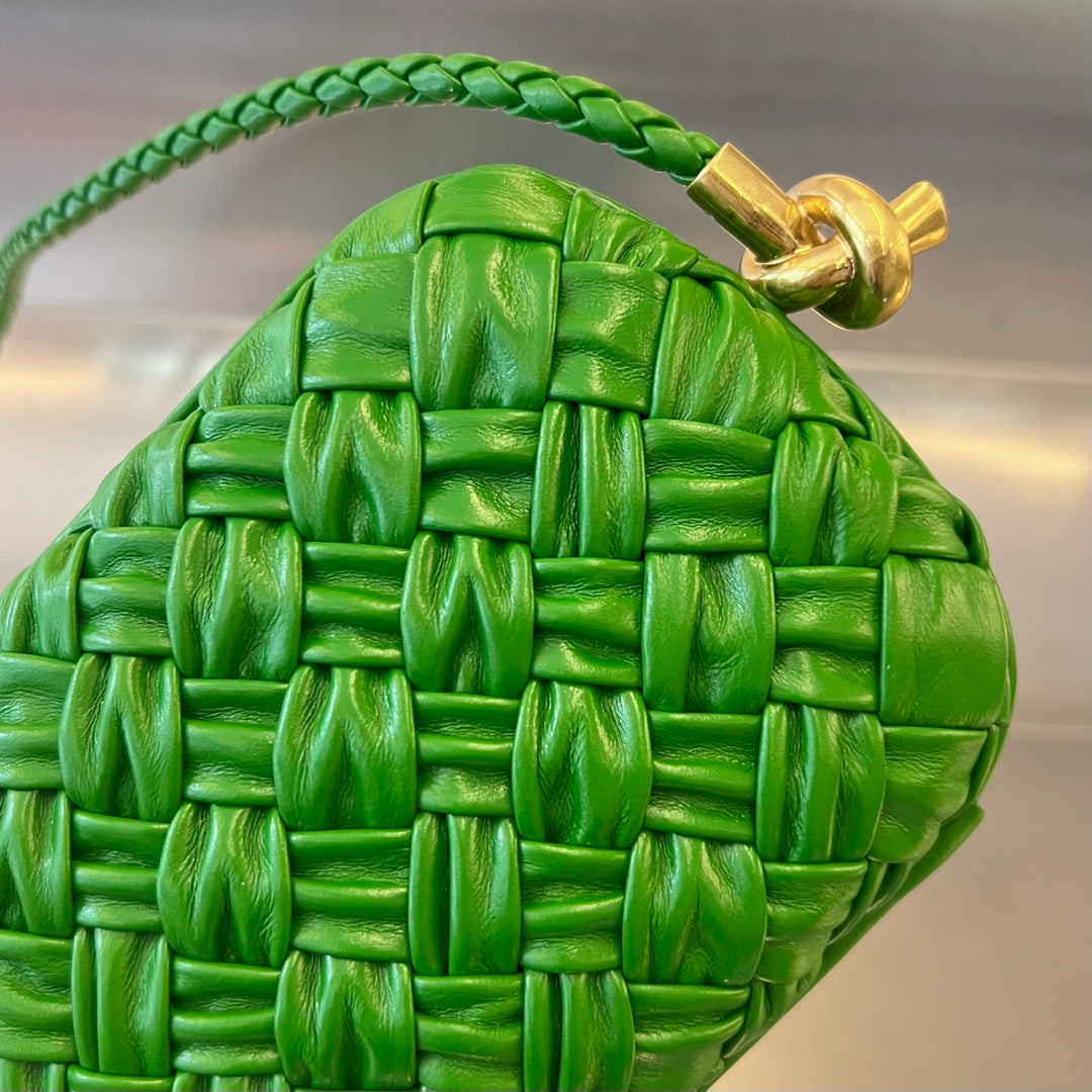 Bottega Veneta KNOT 20 IN EMERALD GREEN LAMBSKIN WITH CHAIN