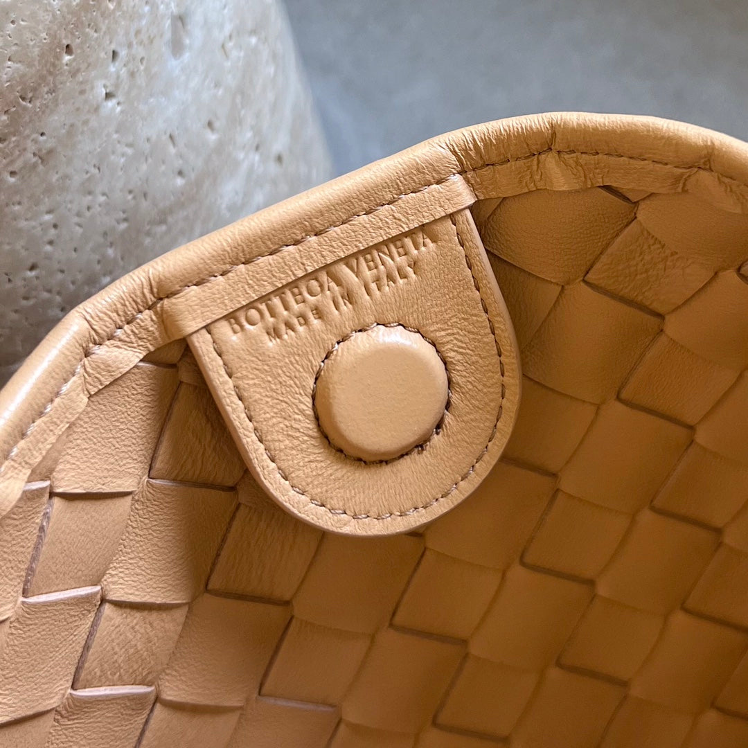 Bottega Veneta SARDINE 33 WITH CHAIN IN DARK CREAM LAMBSKIN