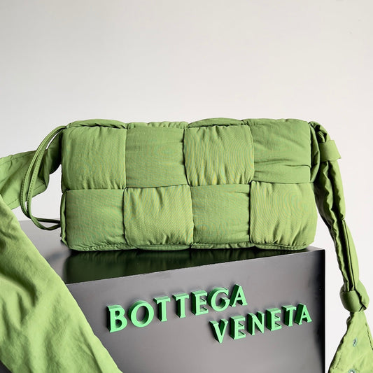 Bottega Veneta BV CASSETTE 32 BAG IN GREEN FERN POLYAMIDE