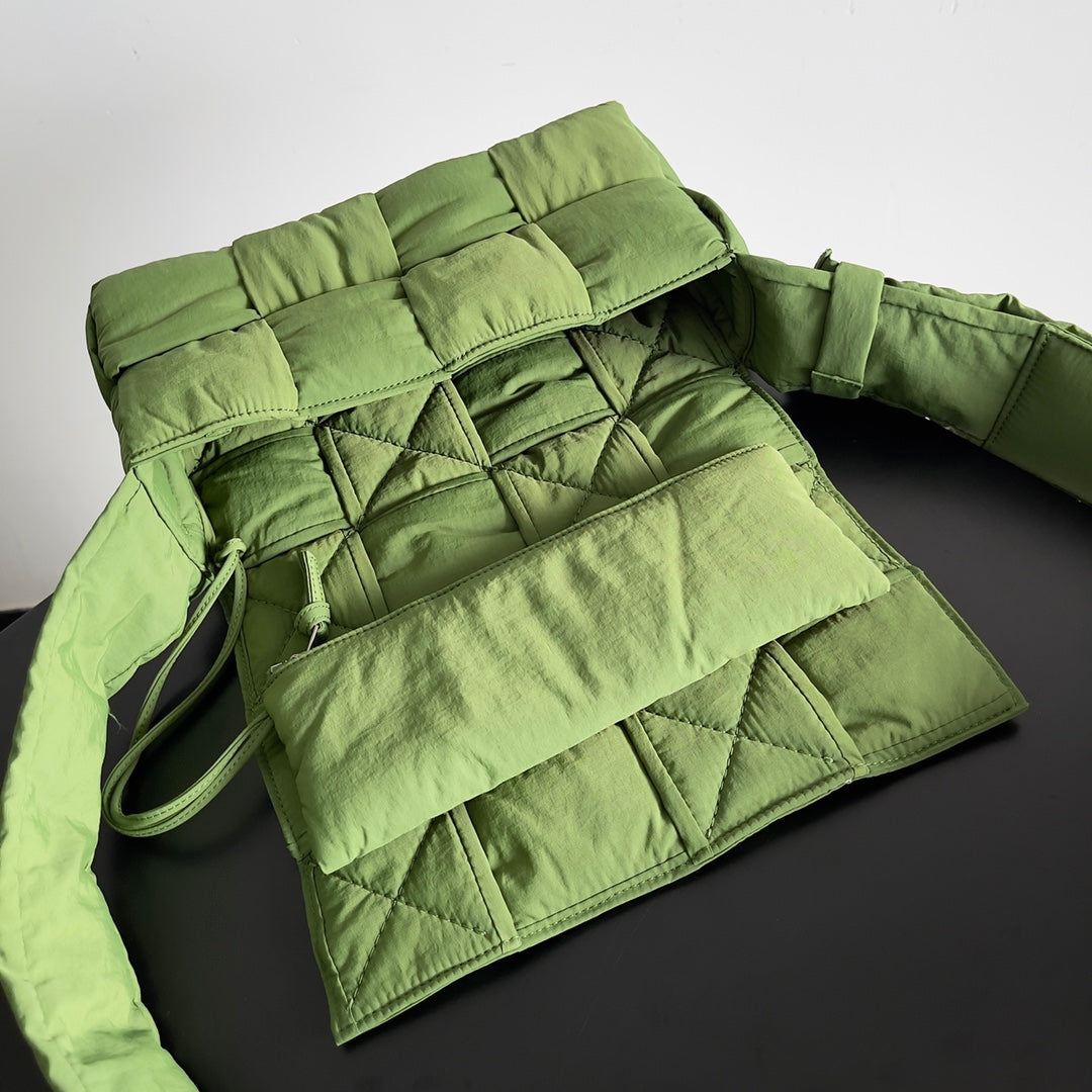 Bottega Veneta BV CASSETTE 32 BAG IN GREEN FERN POLYAMIDE