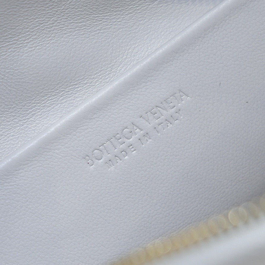 Bottega Veneta BV LOOP SMALL 23CM WHITE CALFSKIN