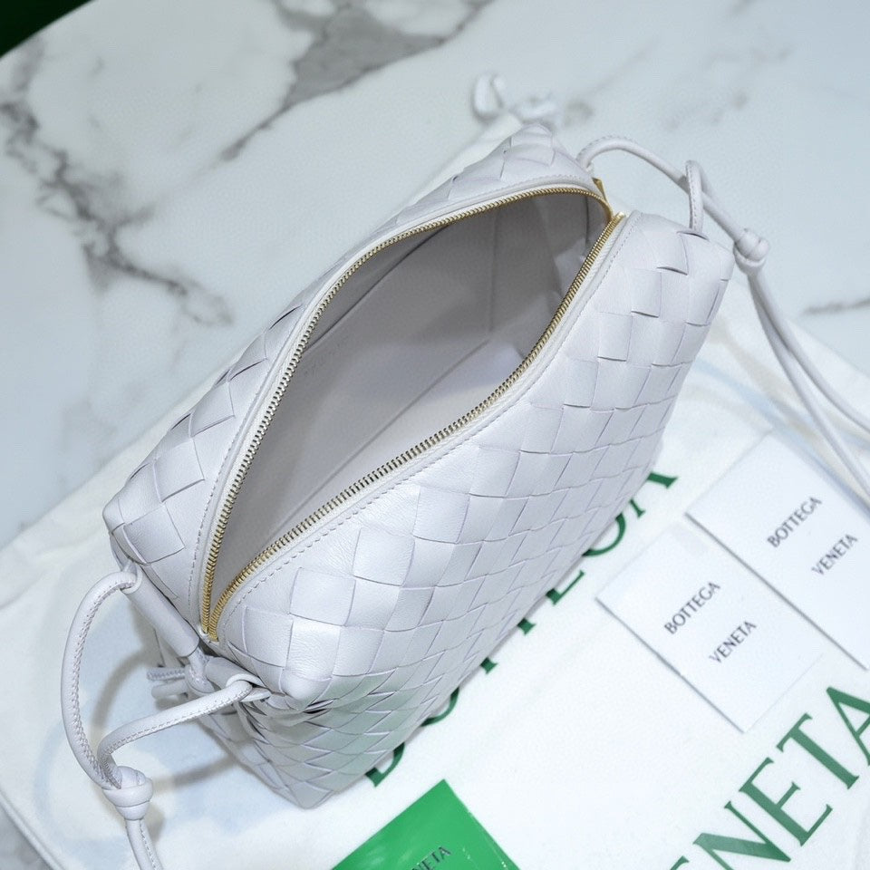 Bottega Veneta BV LOOP SMALL 23CM WHITE CALFSKIN