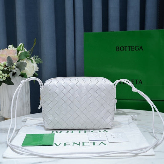 Bottega Veneta BV LOOP SMALL 23CM WHITE CALFSKIN