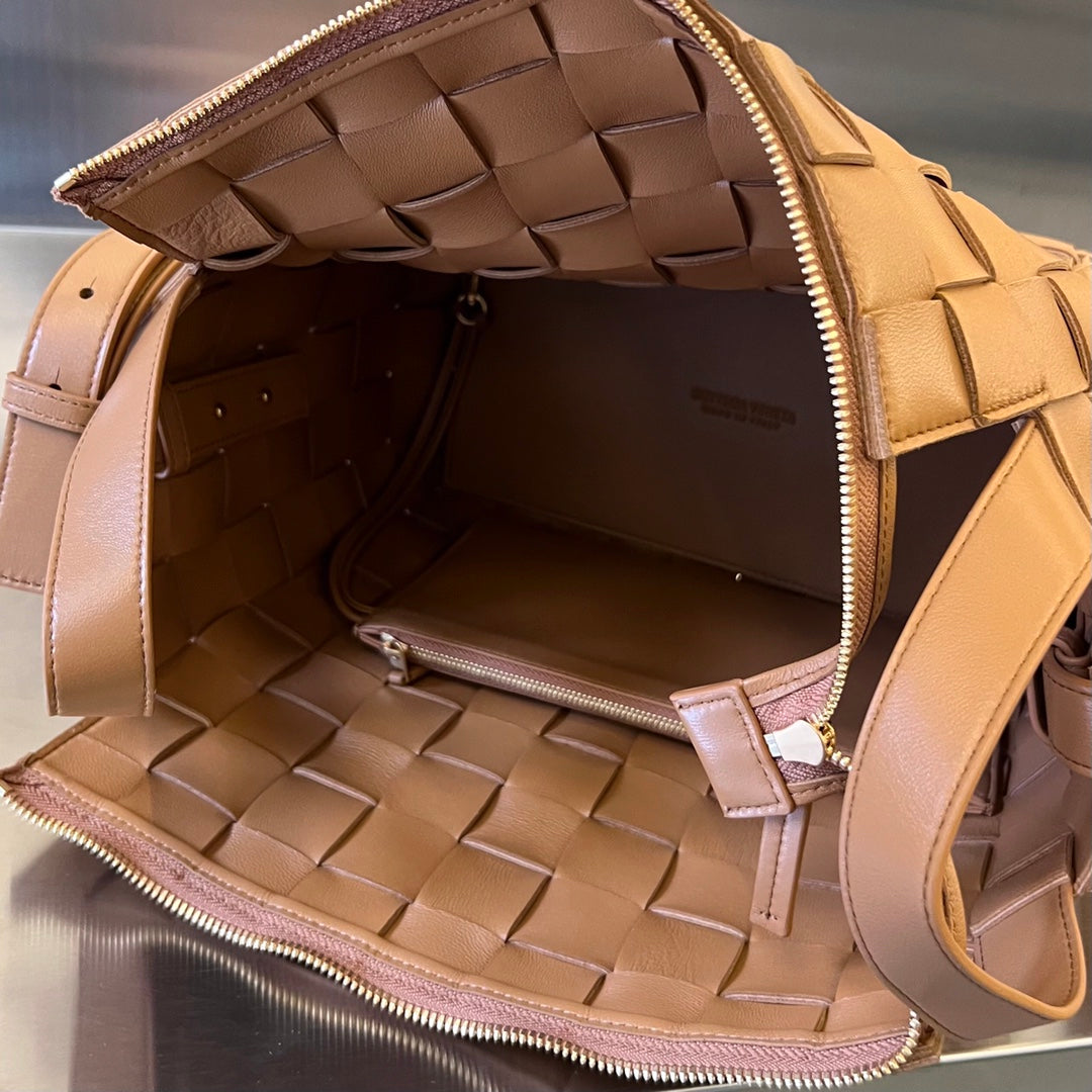 Bottega Veneta MEDIUM 28 CASSETTE PEANUT BROWN LAMBSKIN