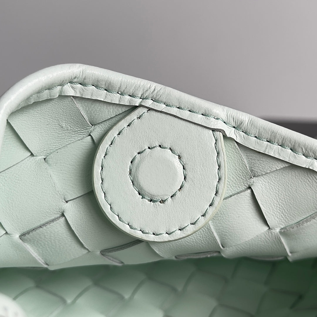 Bottega Veneta SARDINE 20 WITH CHAIN IN WHITE LAMBSKIN