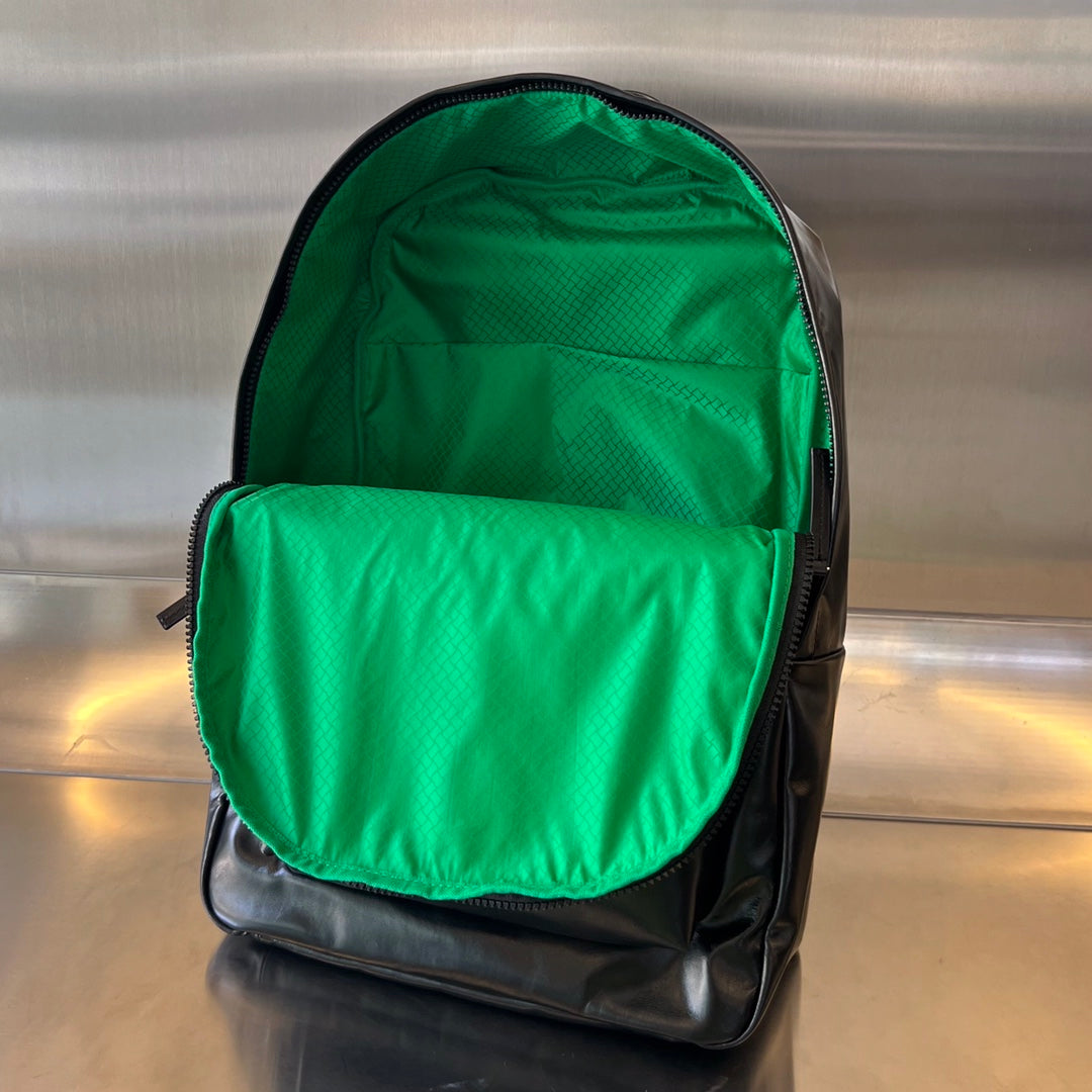 Bottega Veneta MEDIUM ARCHETYPE 46 BLACK LAMBSKIN BACKPACK