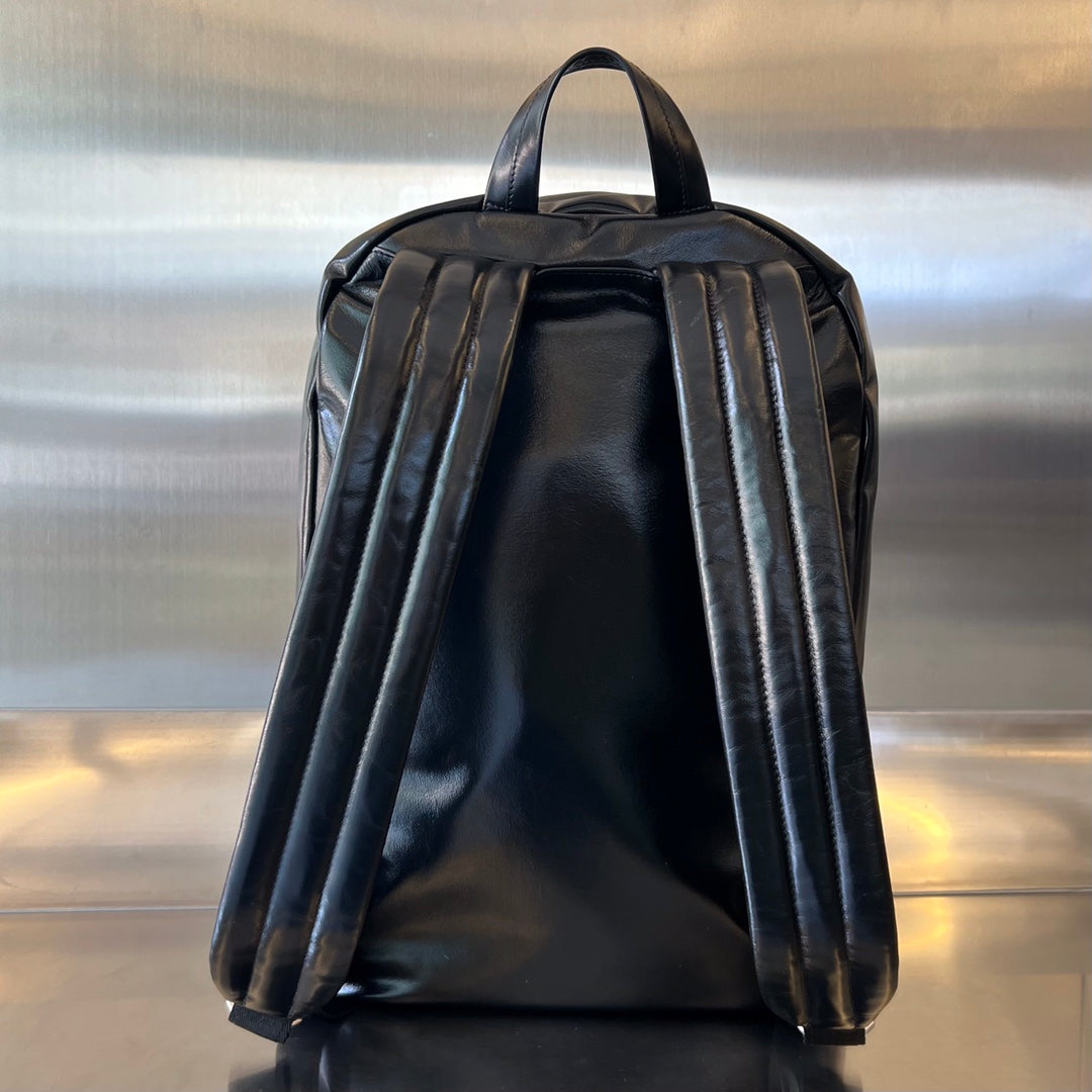 Bottega Veneta MEDIUM ARCHETYPE 46 BLACK LAMBSKIN BACKPACK
