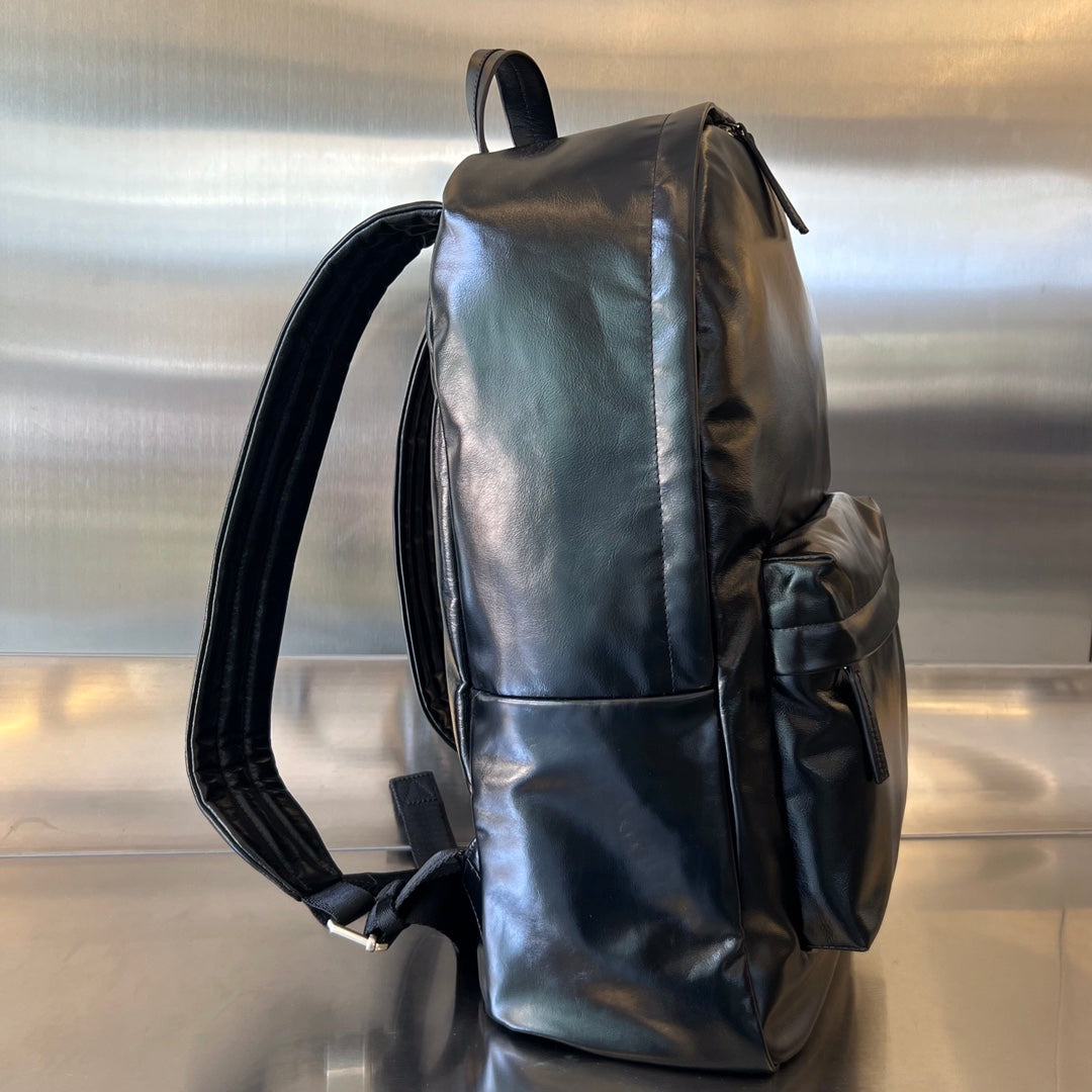 Bottega Veneta MEDIUM ARCHETYPE 46 BLACK LAMBSKIN BACKPACK