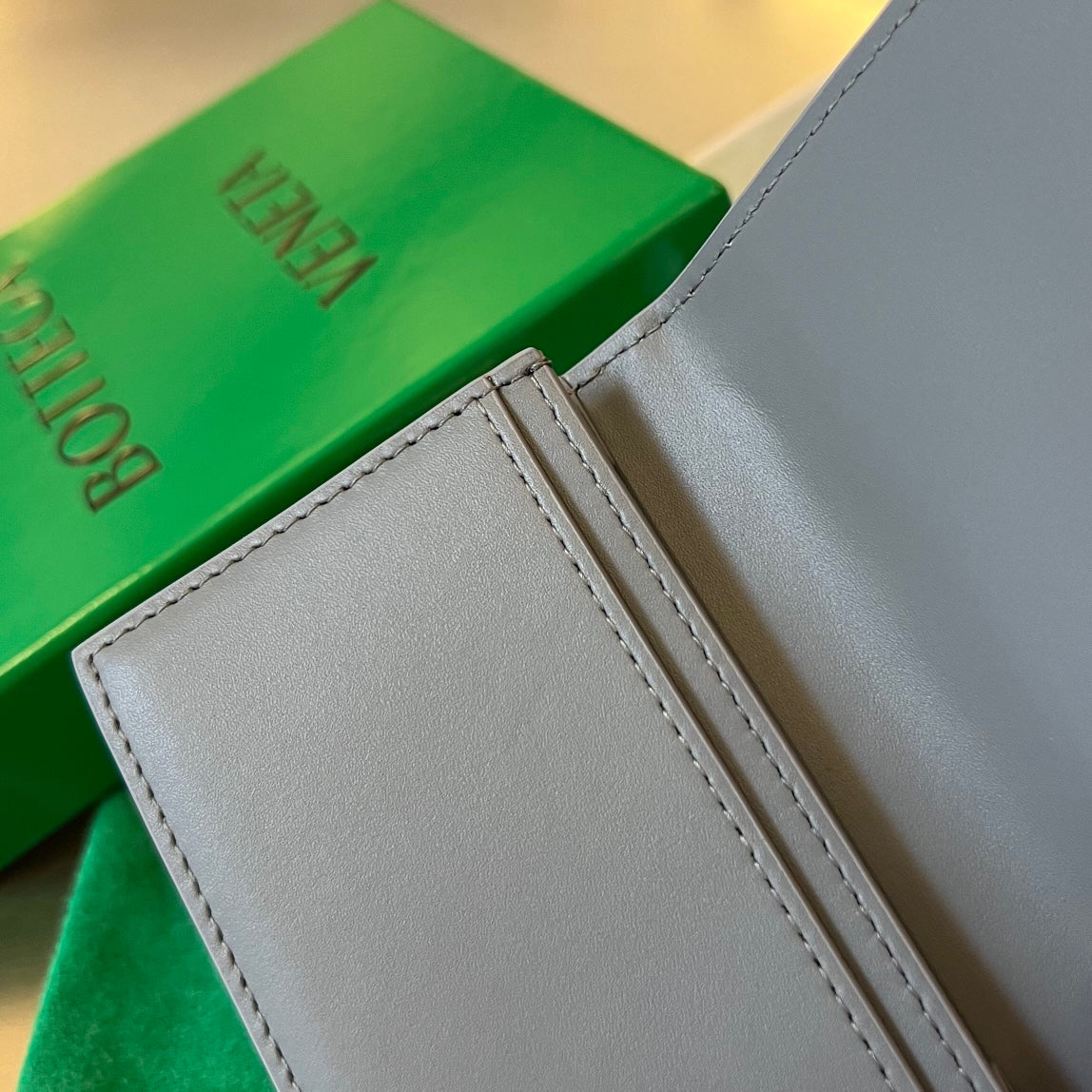 Bottega Veneta INTRECCIATO BUSINESS 11 GRAY CALFSKIN CARD CASE