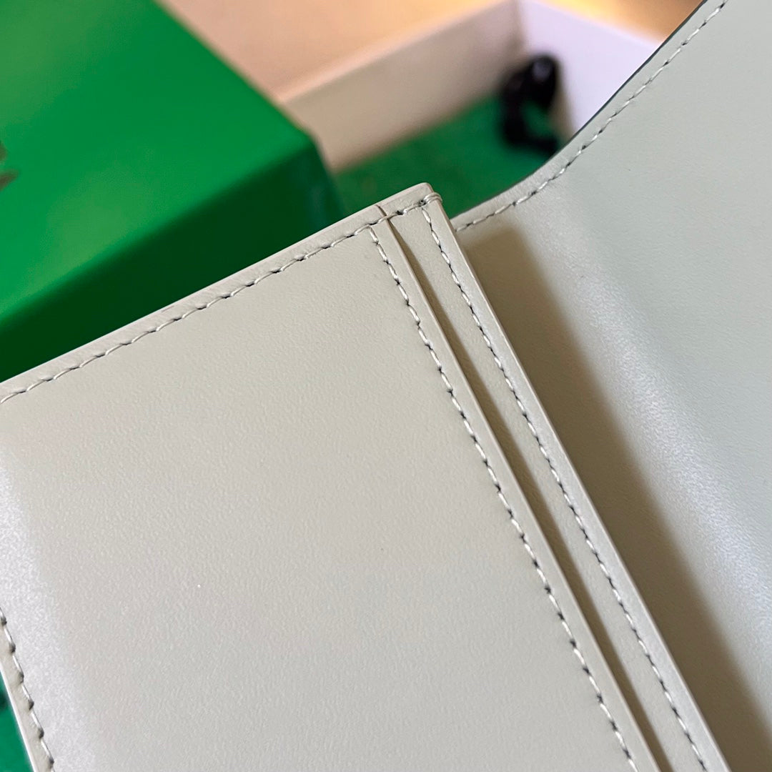 Bottega Veneta INTRECCIATO BUSINESS 11 EMERALD GREEN CALFSKIN CARD CASE