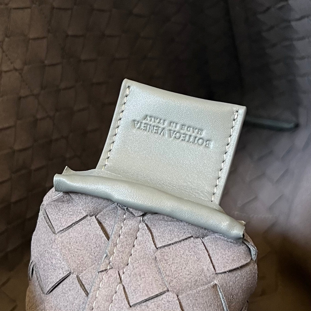 Bottega Veneta SLIM INTRECCIATO BRIEFCASE 36 GREY CALFSKIN