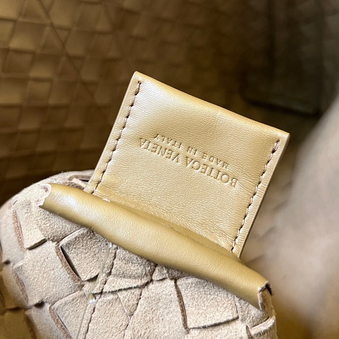 Bottega Veneta SLIM INTRECCIATO BRIEFCASE 36 CARAMEL BROWN CALFSKIN