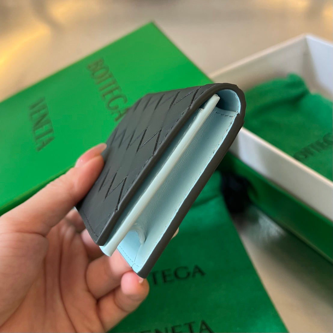 Bottega Veneta INTRECCIATO BUSINESS 11 BLACK CALFSKIN CARD CASE