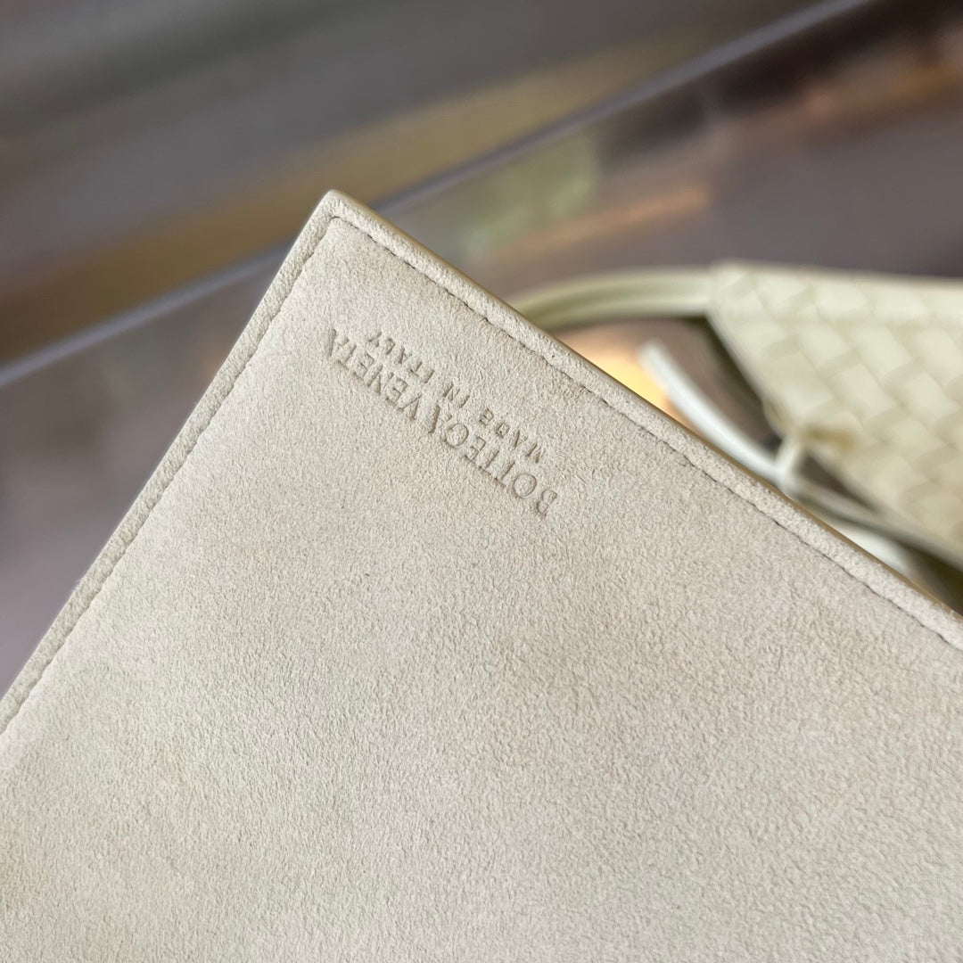 Bottega Veneta MEDIUM SOLSTICE 44 DARK CREAM LAMBSKIN